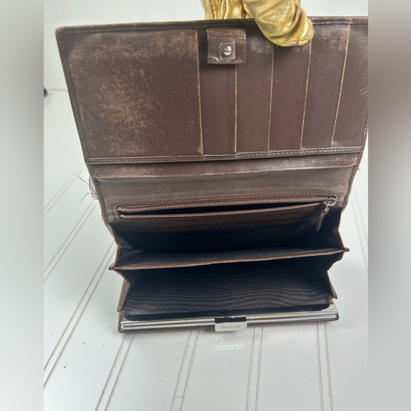 Gucci Beige and Brown GG Canvas Clutch Wallet - Picture 8 of 13